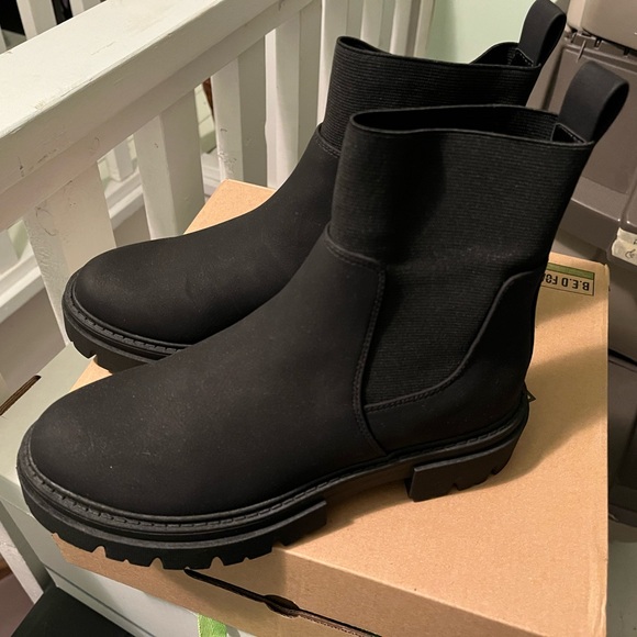 NEW Ranine chunky faux leather chelsea booties size 6.5 - Picture 2 of 10